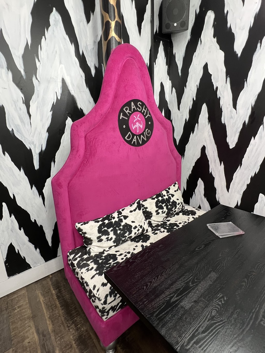 Trashy Dawg Huntsville | restaurant | 355 Bridge Street, Town Center #121, 365 The Bridge Street Northwest #117, Huntsville, AL 35806, USA | 9386003294 OR +1 938-600-3294