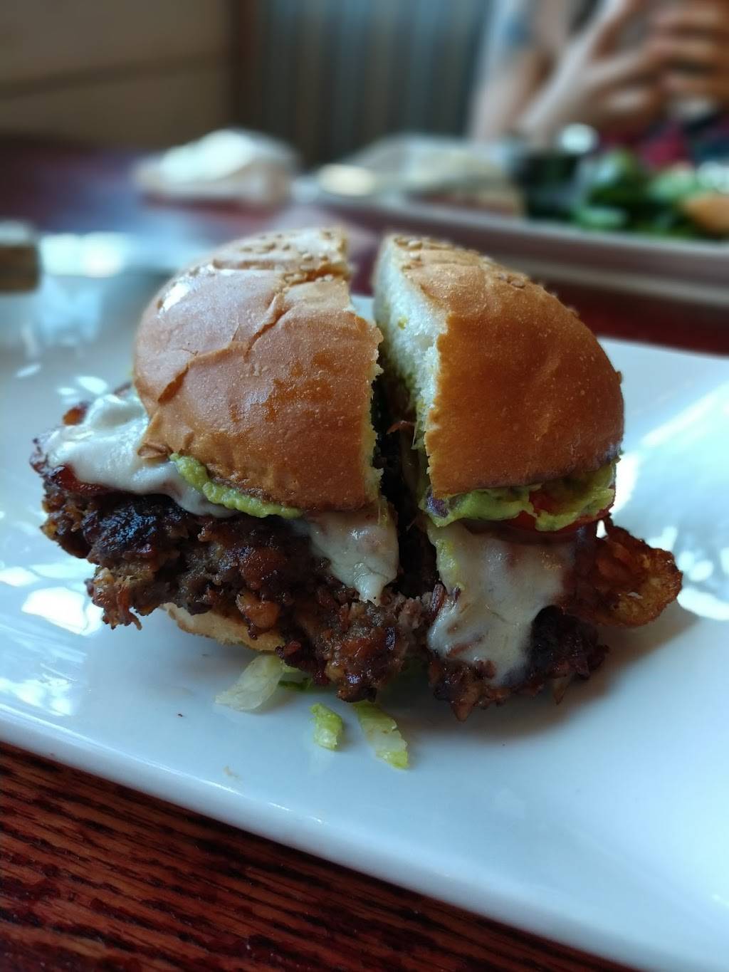 Hanks Tavern | restaurant | 2536 Henry St, Muskegon, MI 49441, USA | 2317606440 OR +1 231-760-6440