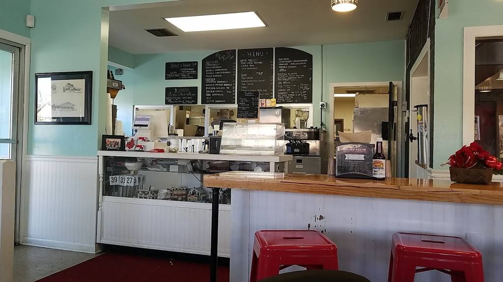 Moores Dairy Creme | restaurant | 511 6th St W, Newark, AR 72562, USA | 8707993980 OR +1 870-799-3980