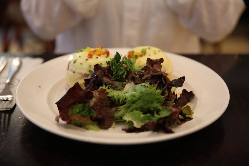 Sarabeths Central Park South | restaurant | 40 Central Park S, New York, NY 10021, USA | 2128265959 OR +1 212-826-5959