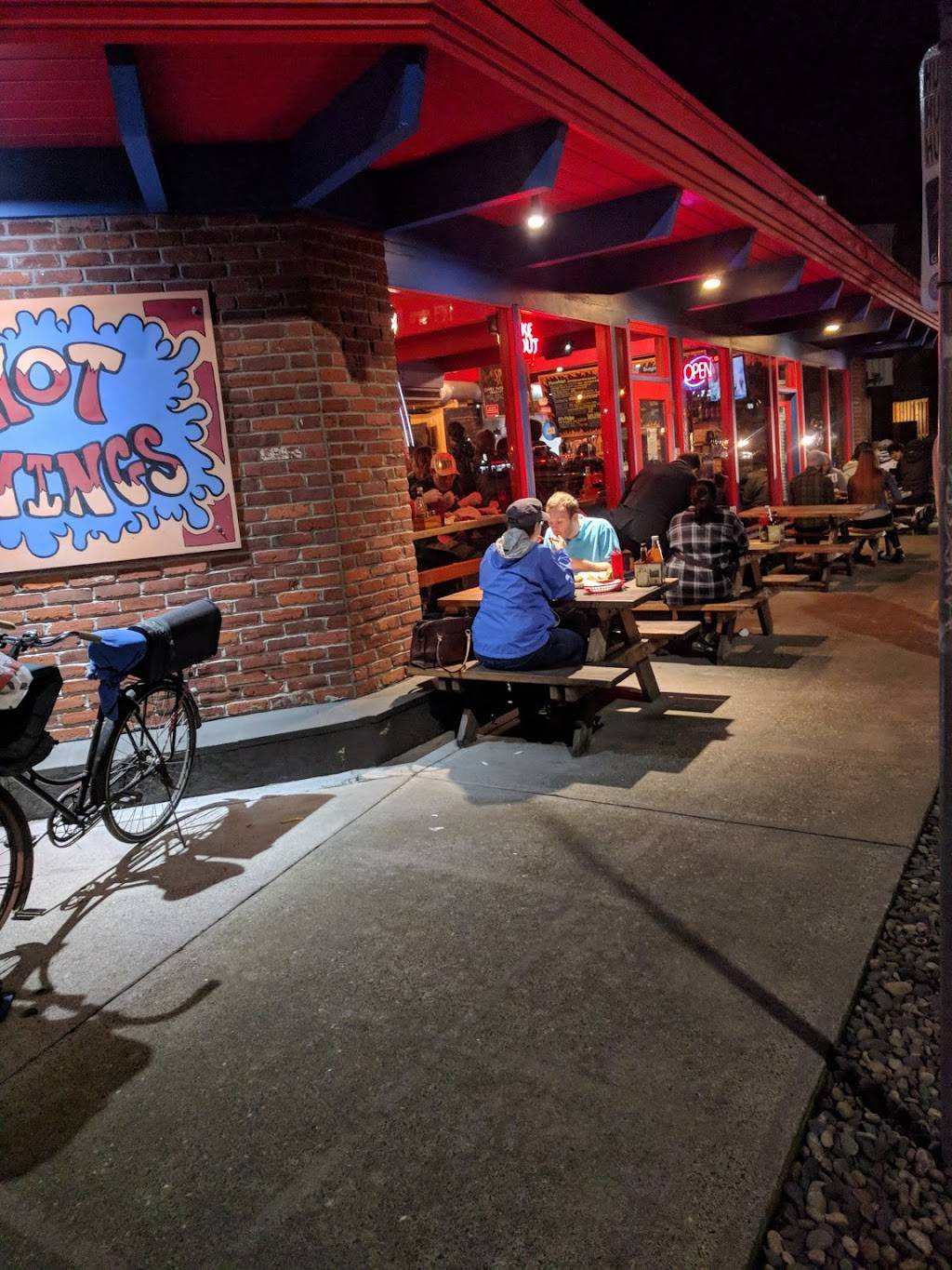 Fire On the Mountain Buffalo Wings | Interstate | restaurant | 4225 N Interstate Ave, Portland, OR 97217, USA | 5032809464 OR +1 503-280-9464