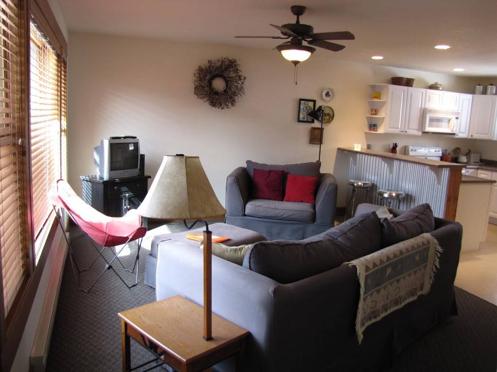 The Historic Rapids Lodge and Restaurant | restaurant | 210 Rapids Ln, Grand Lake, CO 80447, USA | 9706273707 OR +1 970-627-3707