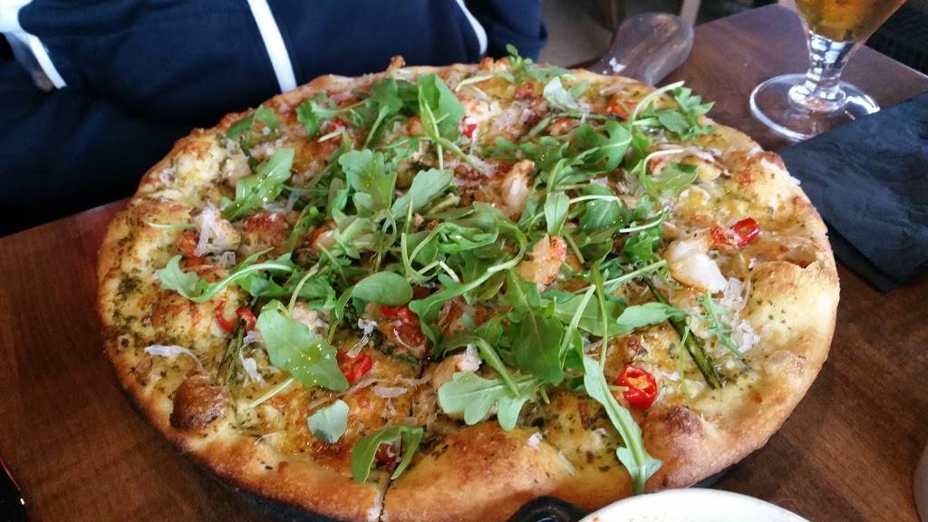 The Boot Social Pizzeria | restaurant | 579 Kerr St, Oakville, ON L6K 3E1, Canada | 9053393139 OR +1 905-339-3139