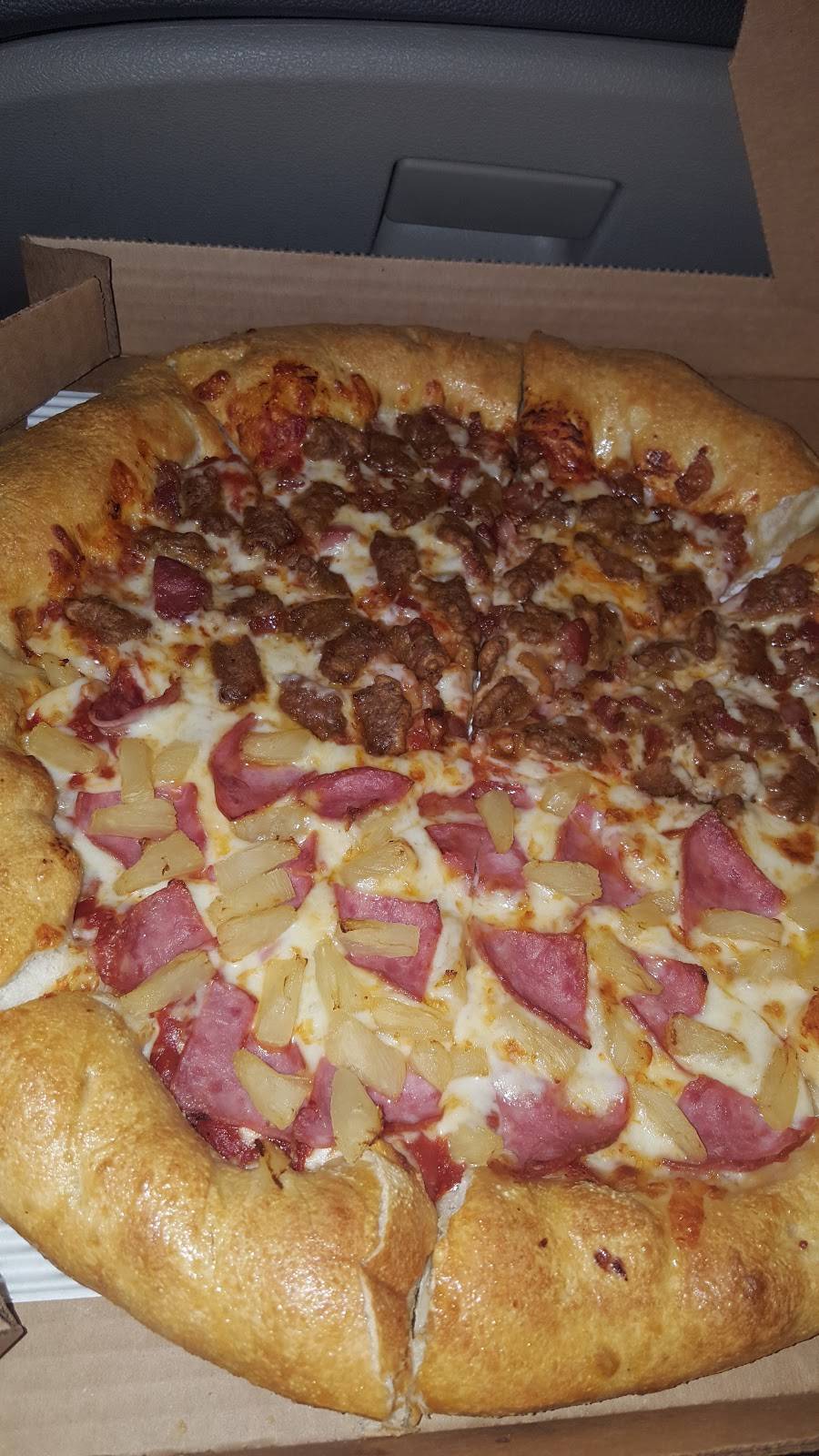 Pizza Hut | restaurant | 701 W Lincoln Hwy, DeKalb, IL 60115, USA | 8157586601 OR +1 815-758-6601