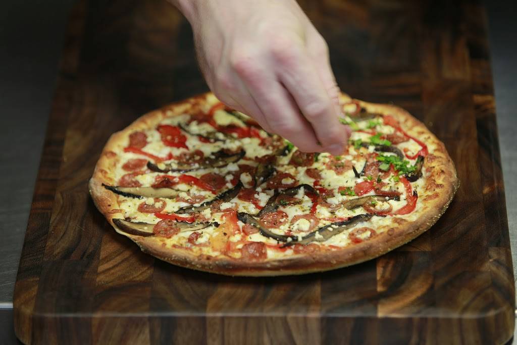 Bondis Pizza | meal takeaway | 298 Springbank Dr, London, ON N6J 1E9, Canada | 5196450322 OR +1 519-645-0322