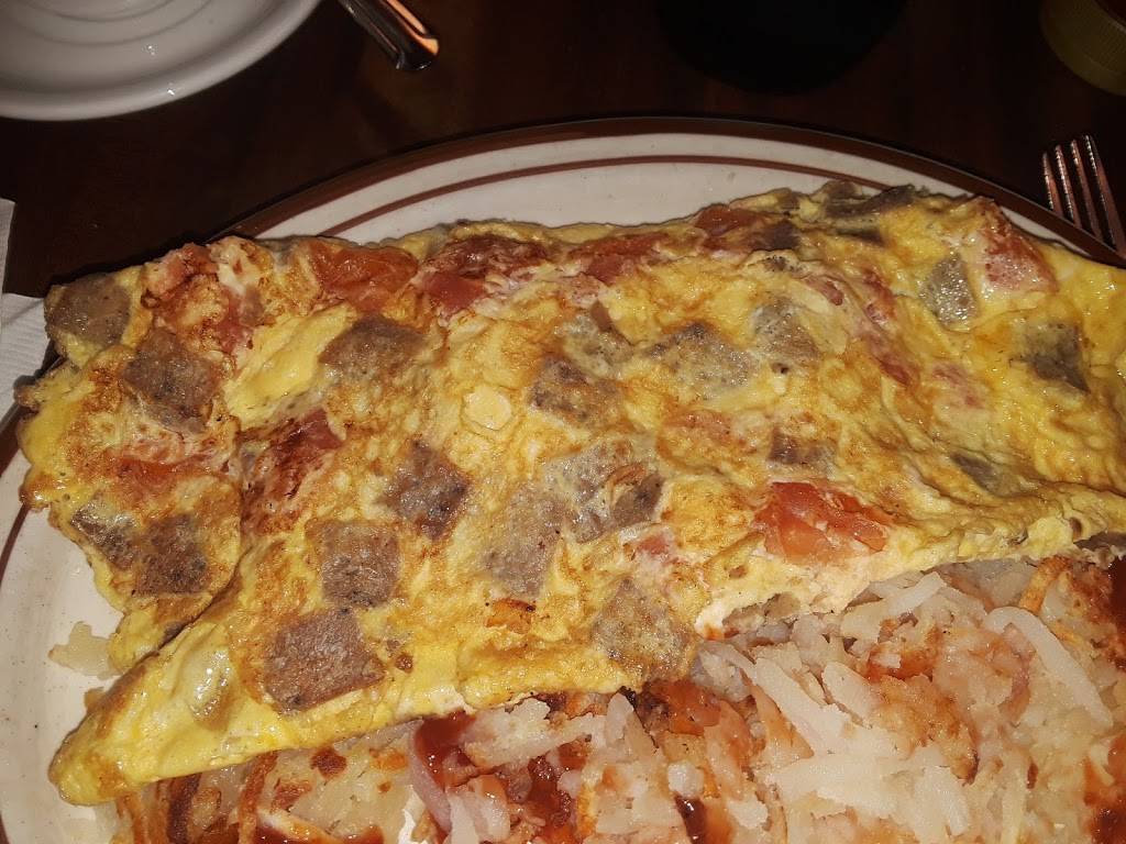 Two Eagles | restaurant | 18 E Main St, Freeport, IL 61032, USA | 8152334556 OR +1 815-233-4556