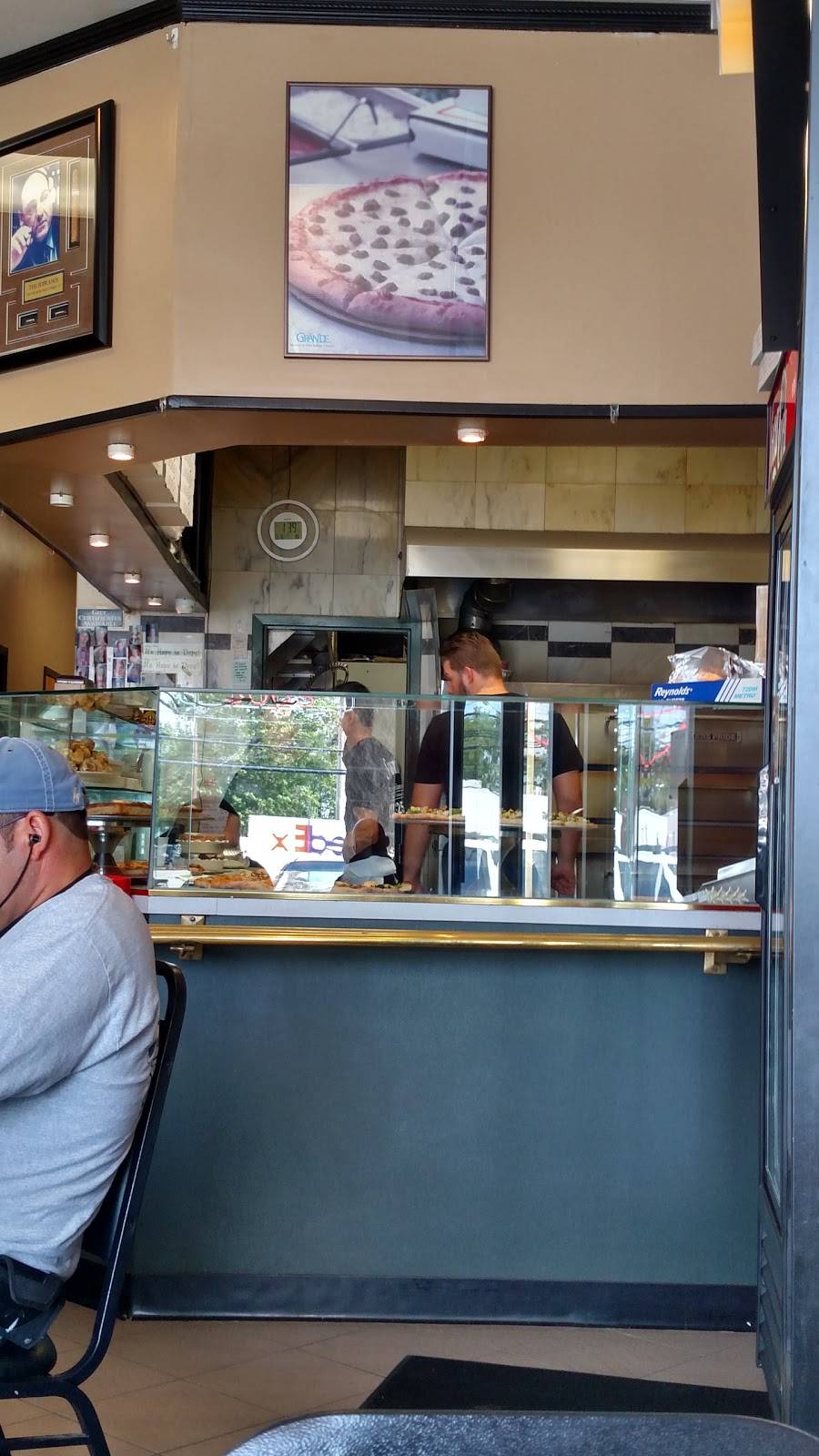 Sopranos Pizza | restaurant | 1836, 400 Minnisink Rd # 1, Totowa, NJ 07512, USA | 9732567115 OR +1 973-256-7115