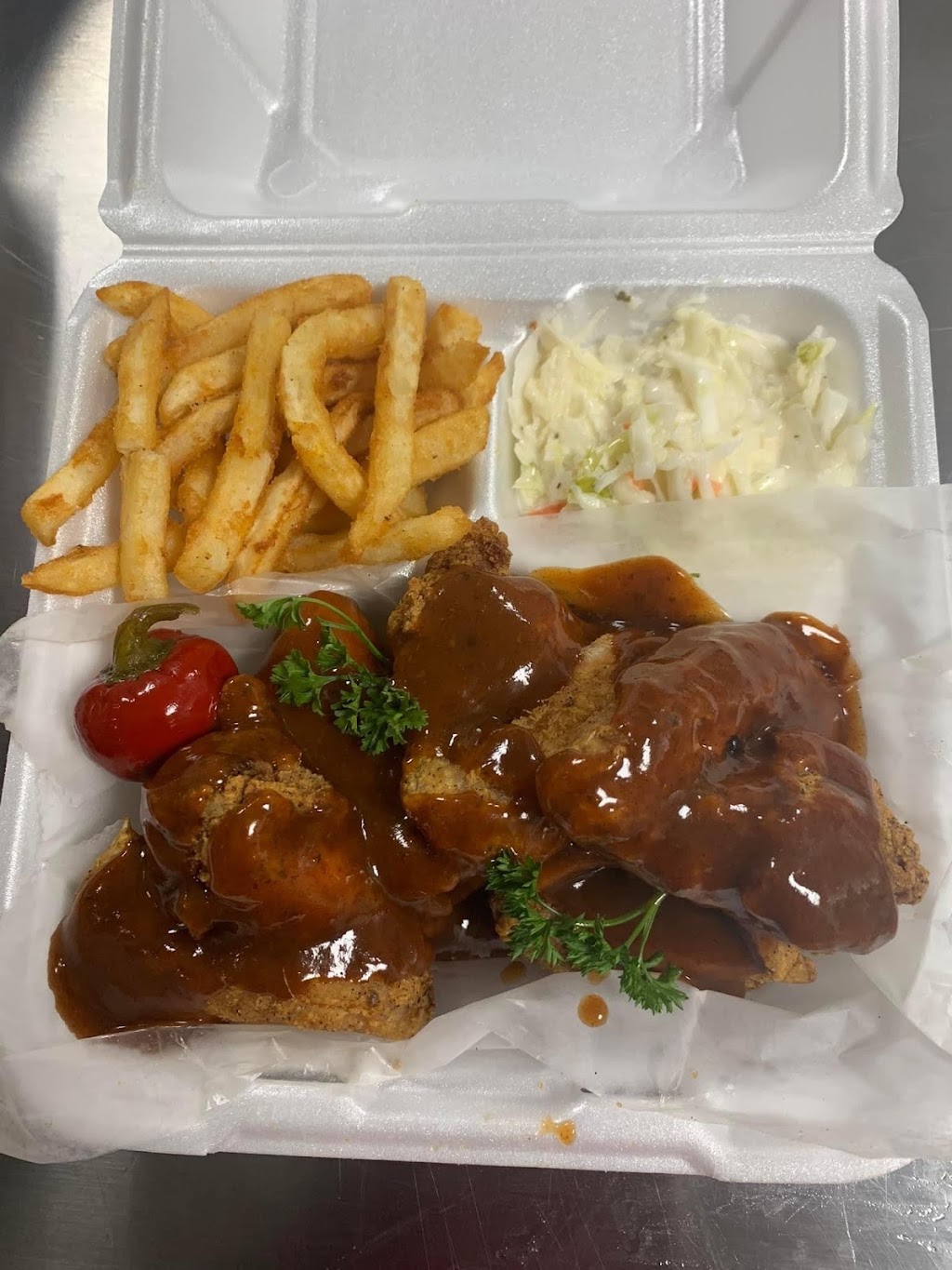 Smokin Geminis | restaurant | 9217 Adams Ave, Cleveland, OH 44108, USA | 2162701382 OR +1 216-270-1382