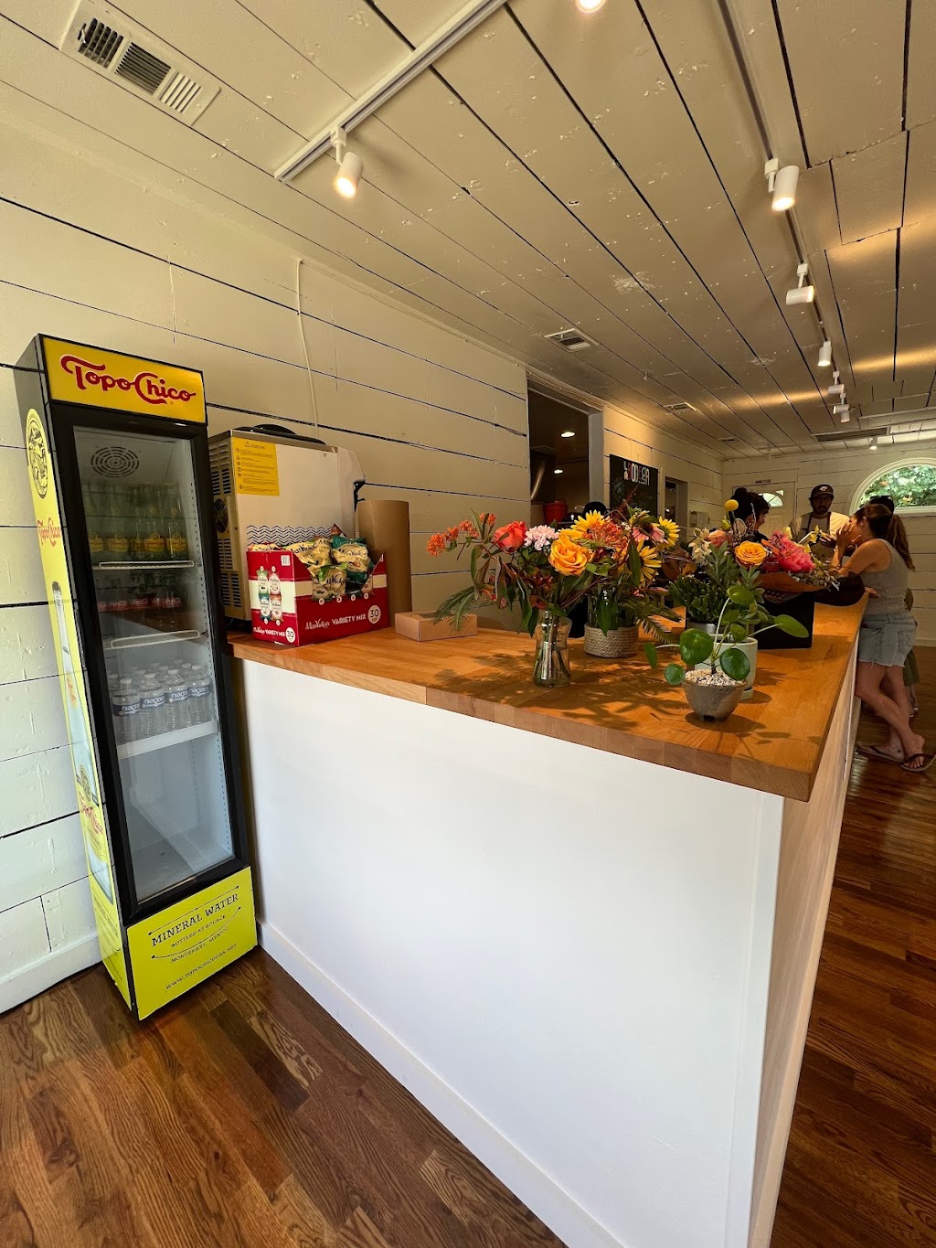 La Bodega Rotisserie and Goods | restaurant | 208 W Eighth St, Dallas, TX 75208, USA | 9452338225 OR +1 945-233-8225