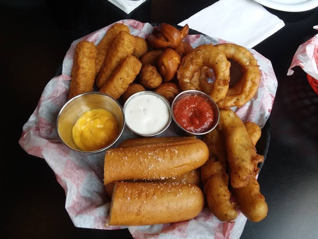 Rugies Dugout | restaurant | 1210 N 6th St, Monticello, IN 47960, USA | 5742975658 OR +1 574-297-5658