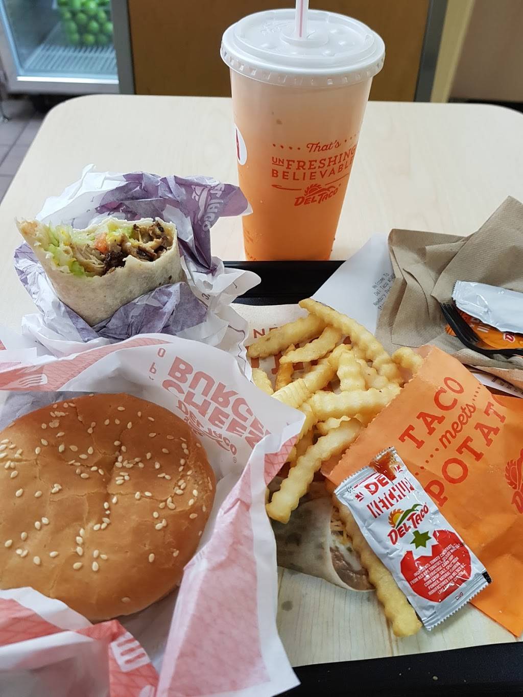 Del Taco | meal takeaway | 591 N Ventu Park Rd, Newbury Park, CA 91320, USA | 8054994439 OR +1 805-499-4439