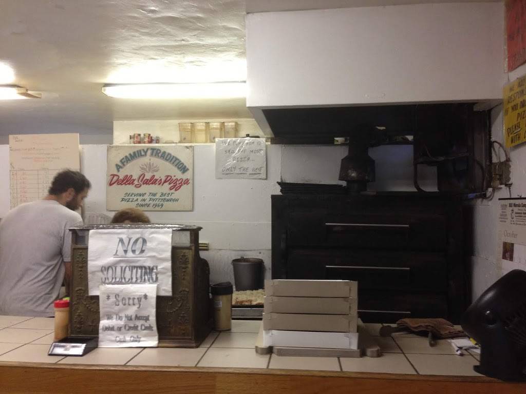 Della Salas Pizza | restaurant | 5527 Verona Rd, Verona, PA 15147, USA | 4127935656 OR +1 412-793-5656