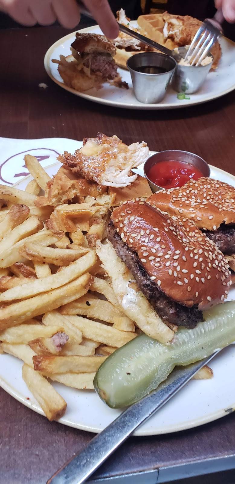 The Majestic | restaurant | 911 King St, Alexandria, VA 22314, USA | 7038379117 OR +1 703-837-9117