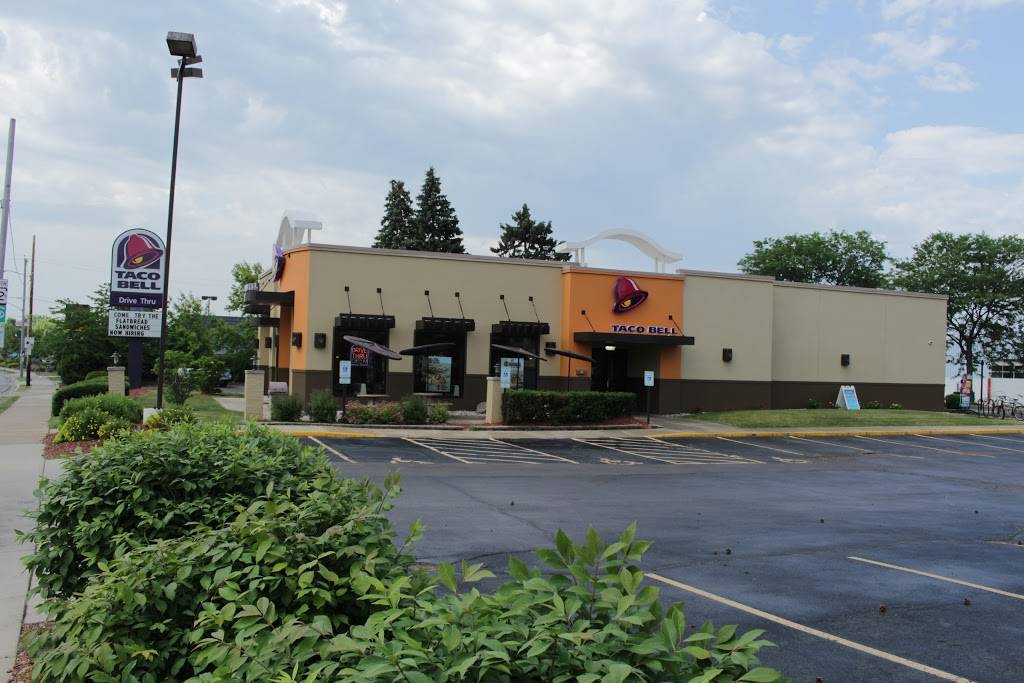 Taco Bell | meal takeaway | 112 N Chicago Ave, South Milwaukee, WI 53172, USA | 4147640362 OR +1 414-764-0362