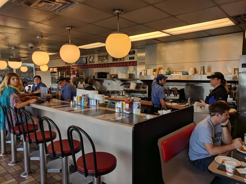 Waffle House | meal takeaway | 18744 Us, US-441, Mt Dora, FL 32757, USA | 3523830587 OR +1 352-383-0587