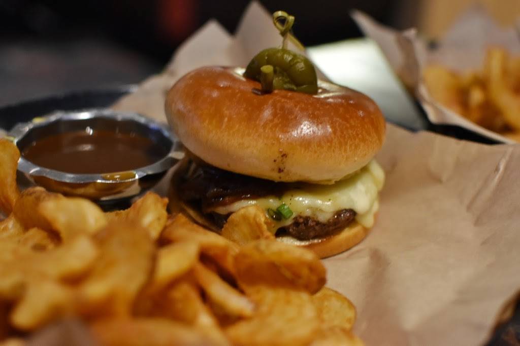 Cin Cin Burger Bar | restaurant | 1425 W 1st St, Winston-Salem, NC 27101, USA | 3369998413 OR +1 336-999-8413