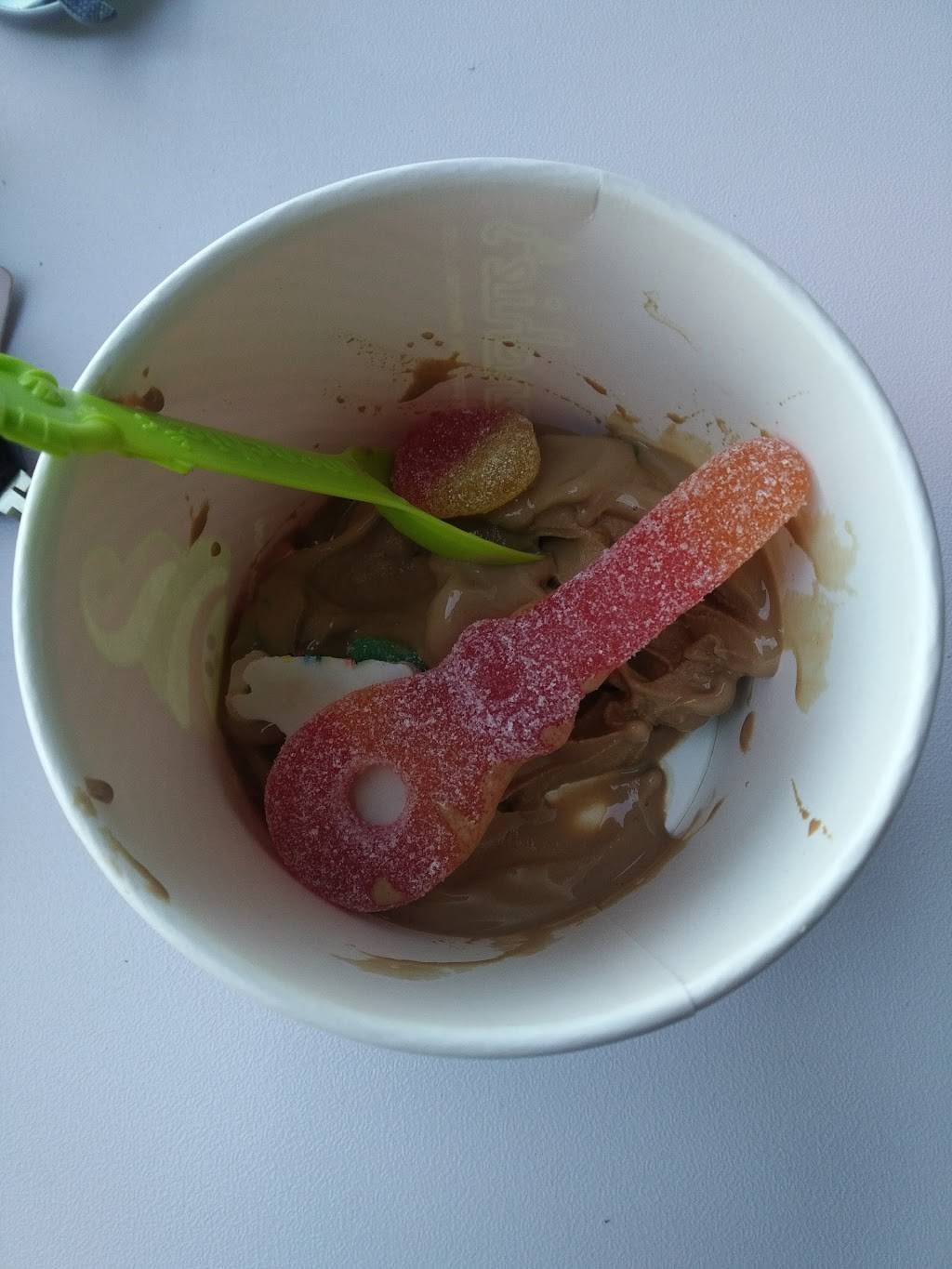 Menchies | restaurant | 150 Sidney St, Belleville, ON K8P 5E2, Canada | 6137790900 OR +1 613-779-0900