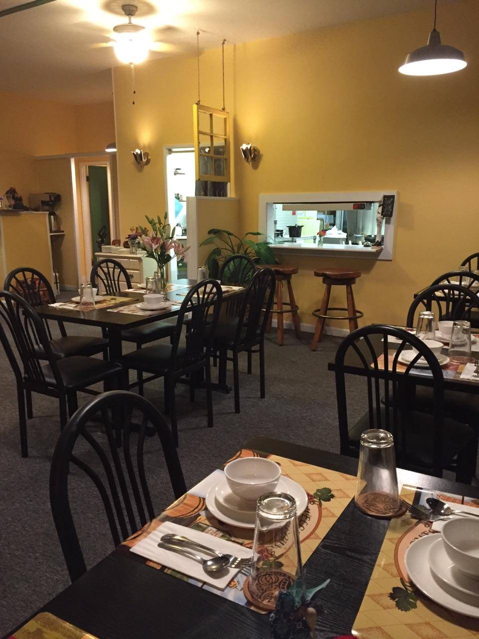 Yellow Curry Cozy Thai | restaurant | 20 N Holladay Dr, Seaside, OR 97138, USA | 5037397272 OR +1 503-739-7272