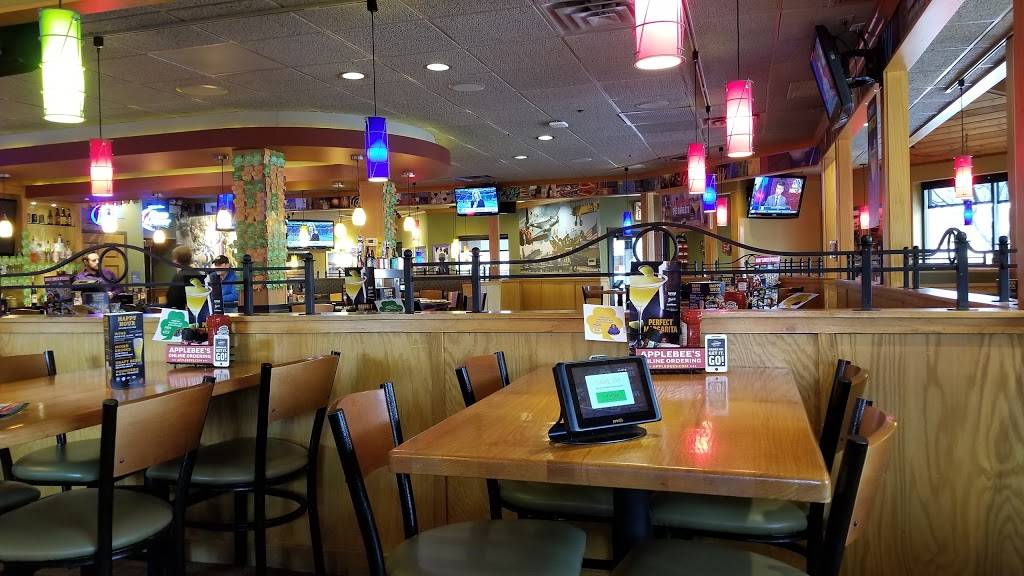 Applebees Grill + Bar | restaurant | Lariat Center, 8421 Joiner Way, Eden Prairie, MN 55344, USA | 9529427993 OR +1 952-942-7993