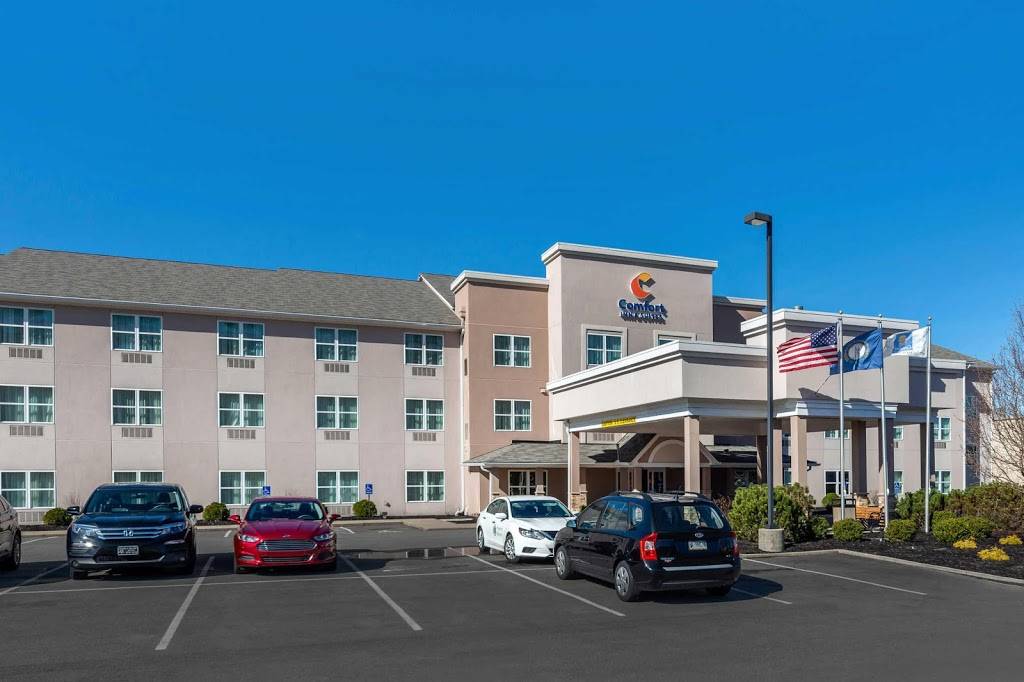 Comfort Inn & Suites Northern Kentucky | restaurant | 10 Country Dr, Wilder, KY 41076, USA | 8594413707 OR +1 859-441-3707