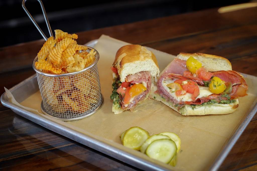 Marlins Brewhouse University Village | restaurant | 19800 Village Center Dr Suite 235, Fort Myers, FL 33913, USA | 2397906573 OR +1 239-790-6573