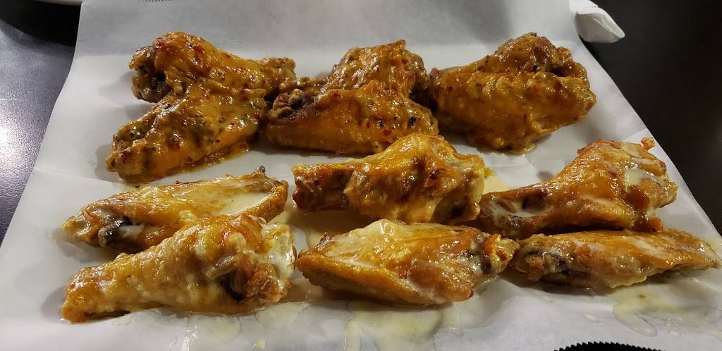 Fosho Italian Sports Grille | restaurant | 916 W Atlantic St, Emporia, VA 23847, USA | 4343481057 OR +1 434-348-1057