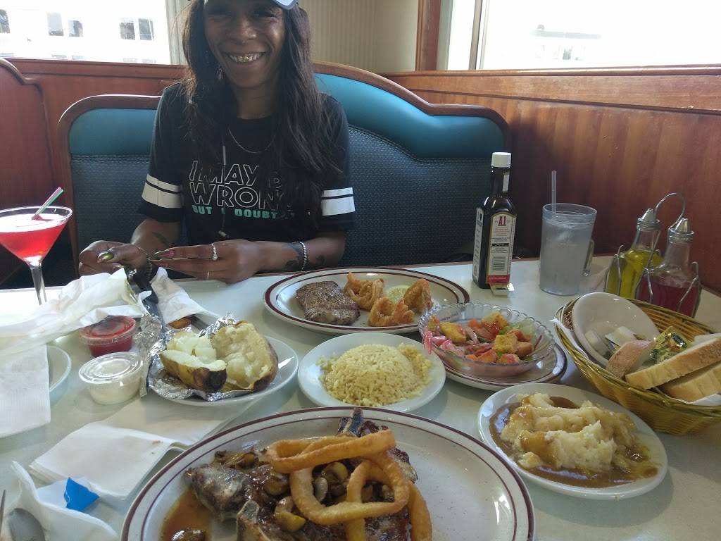 Mykonos Family Restaurant | restaurant | 8501 W Capitol Dr, Milwaukee, WI 53222, USA | 4144381939 OR +1 414-438-1939