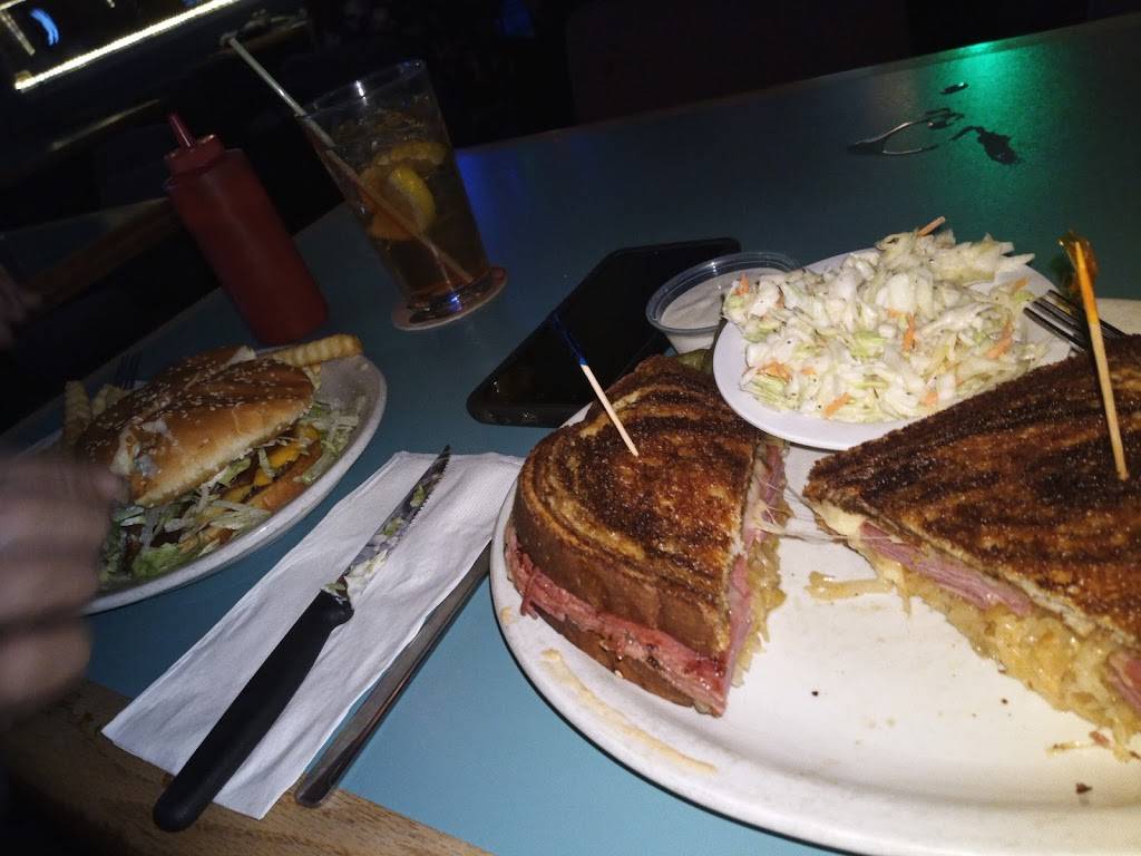 McQueens Bar & Grill | restaurant | 14680 SE River Rd, Milwaukie, OR 97267, USA | 5033539311 OR +1 503-353-9311