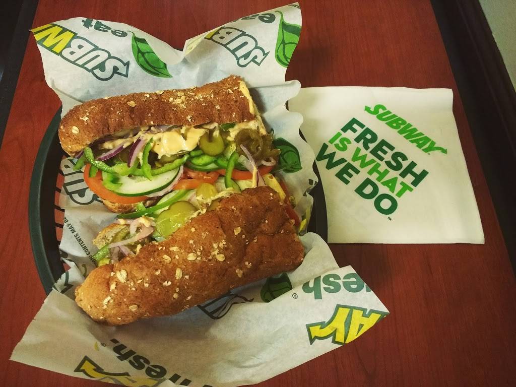 Subway Restaurants | restaurant | 555 13th St NW, Washington, DC 20005, USA | 2023474616 OR +1 202-347-4616