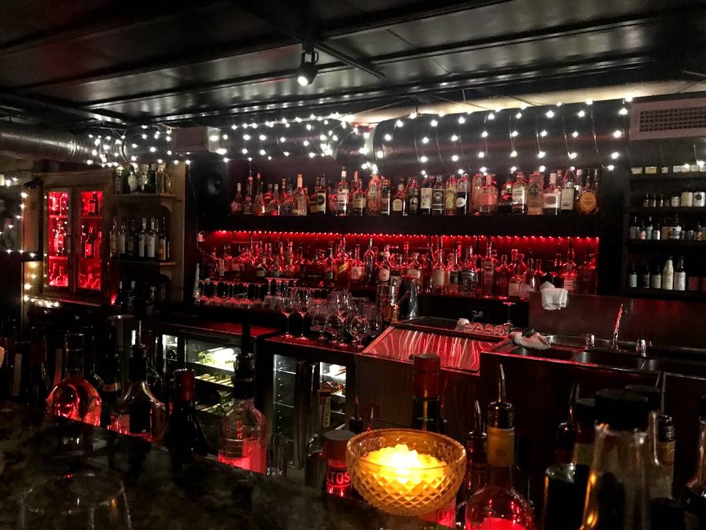 Food & Beverage | restaurant | 2090 Wyandotte St E B, Windsor, ON N8Y 5B2, Canada | 5199158147 OR +1 519-915-8147