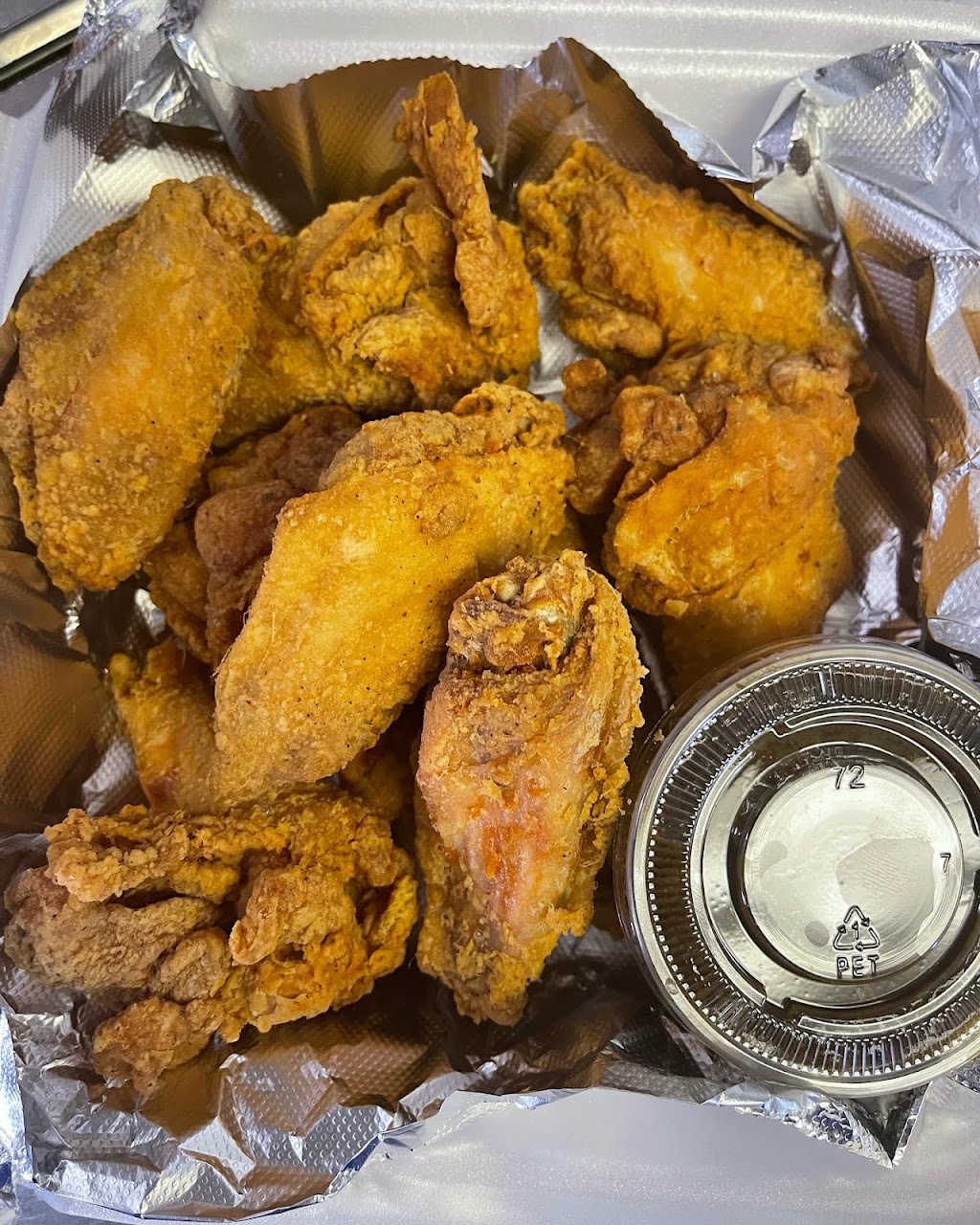 Da Wingz Spot | restaurant | Yellow Food Truck, 7611 Causeway Blvd, Tampa, FL 33619, USA | 8134366051 OR +1 813-436-6051