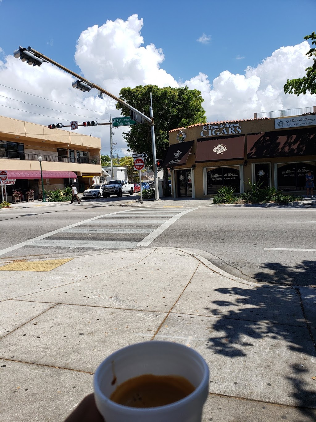 La Esquina Tropical | restaurant | 1060 SW 8th St, Miami, FL 33130, USA | 3058582845 OR +1 305-858-2845