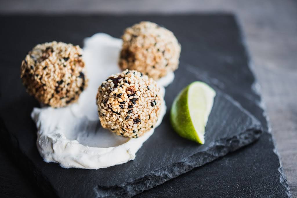 Le Baboune Bar Tapas | restaurant | 104 Rue Marchand, Drummondville, QC J2C 4M9, Canada | 8198500607 OR +1 819-850-0607