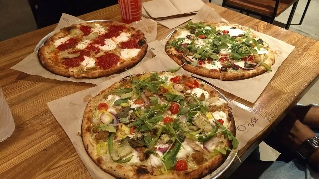 Blaze Pizza | meal takeaway | 1737 Sherman Ave, Evanston, IL 60201, USA | 8472649263 OR +1 847-264-9263