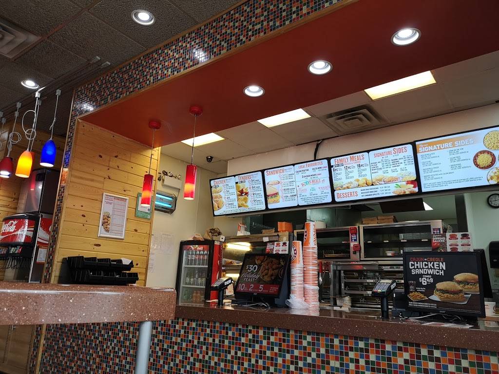 Popeyes | restaurant | 7 Anne St S, Barrie, ON L4N 2C4, Canada | 7057333500 OR +1 705-733-3500