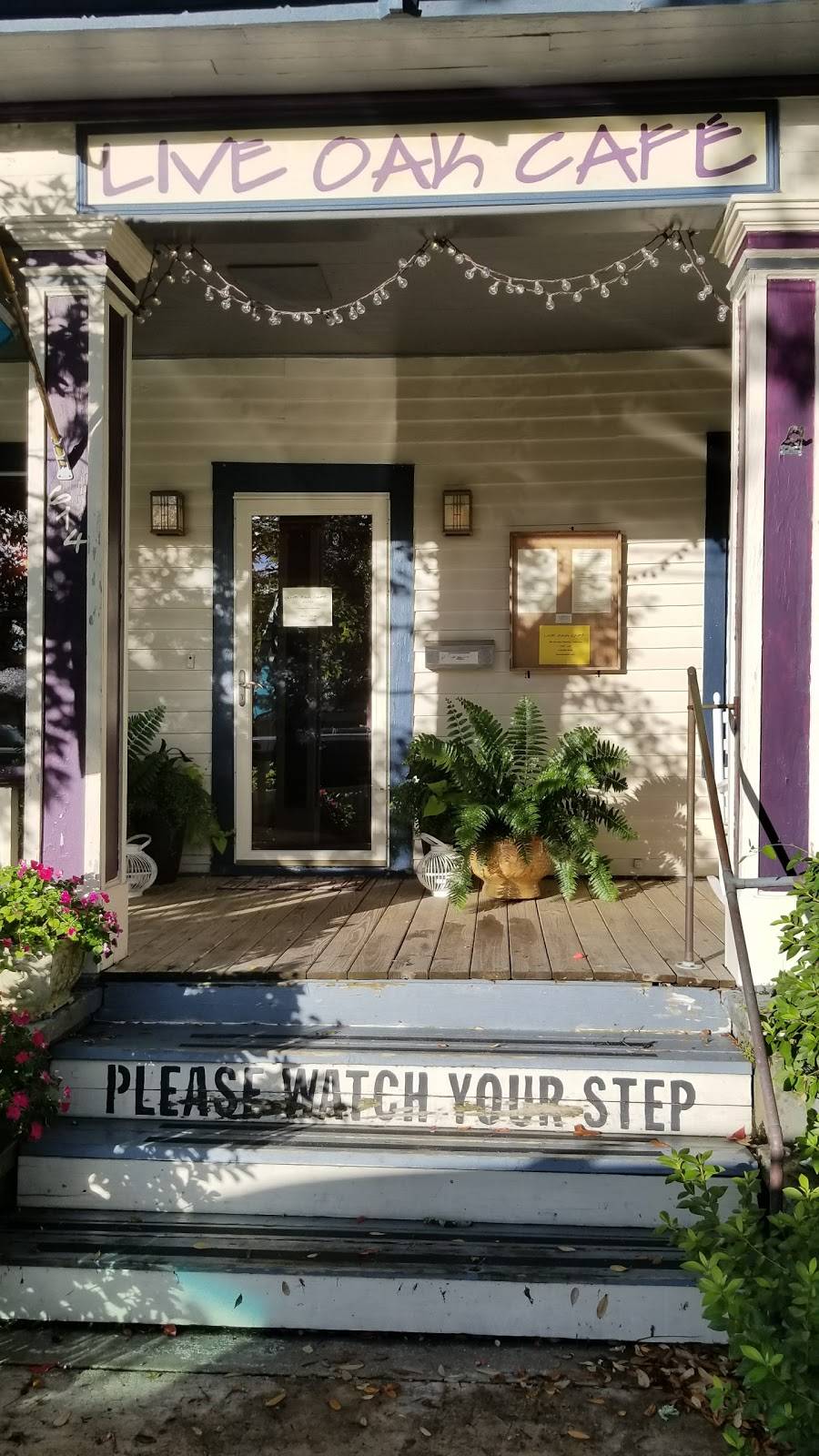 Live Oak Cafe | restaurant | 614 N Howe St, Southport, NC 28461, USA | 9106204541 OR +1 910-620-4541