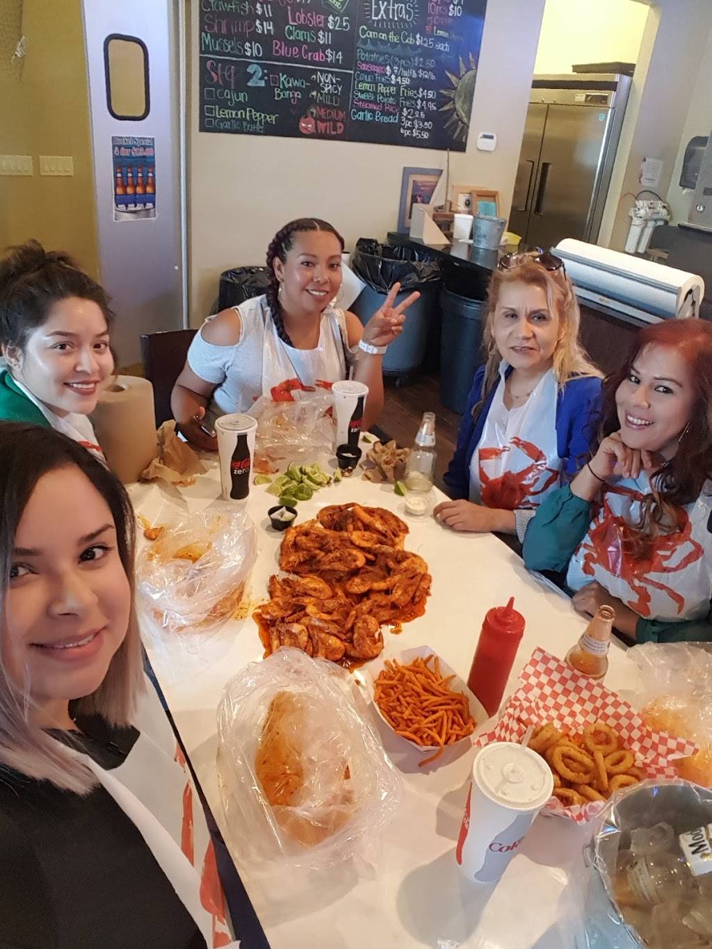 Crab Bucket | restaurant | 1260 N Main St, Salinas, CA 93906, USA | 8314430111 OR +1 831-443-0111