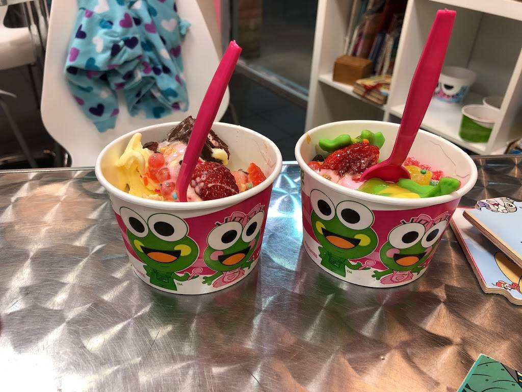 sweetFrog Houston TX - Oak Forest | restaurant | 1214 W 43rd St #1200, Houston, TX 77018, USA | 7136803764 OR +1 713-680-3764