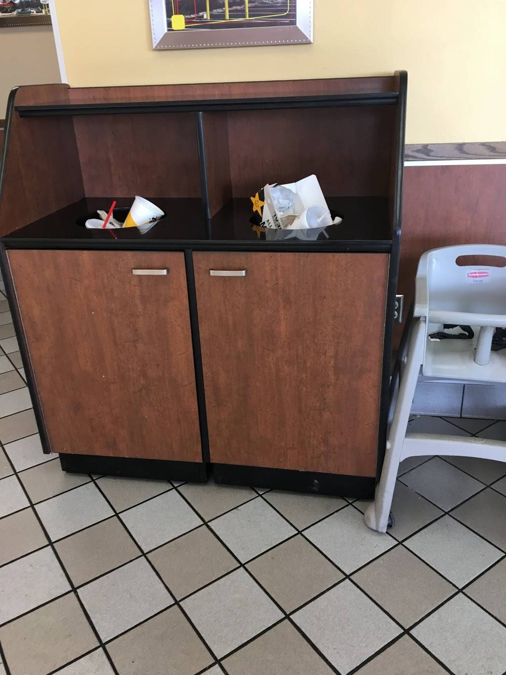 Hardees | restaurant | 5160 E Southport Rd, Indianapolis, IN 46237, USA | 3177843216 OR +1 317-784-3216