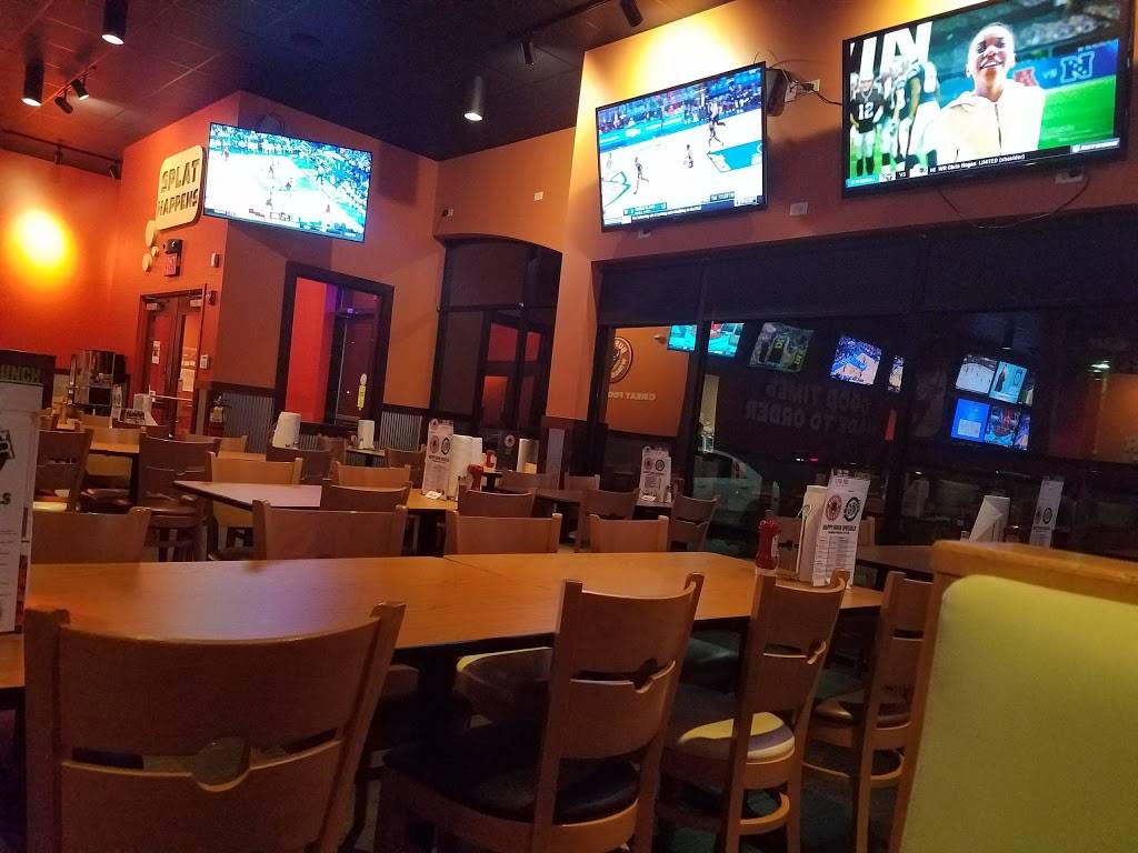 Buffalo Wings & Rings | restaurant | 1520 Carlemont Dr, Crystal Lake, IL 60014, USA | 8157889464 OR +1 815-788-9464