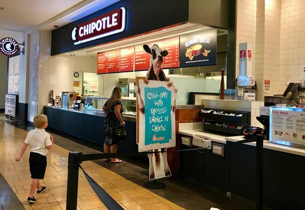 Chipotle Mexican Grill | restaurant | 80 W County Center Ste 10, Des Peres, MO 63131, USA | 3146772010 OR +1 314-677-2010