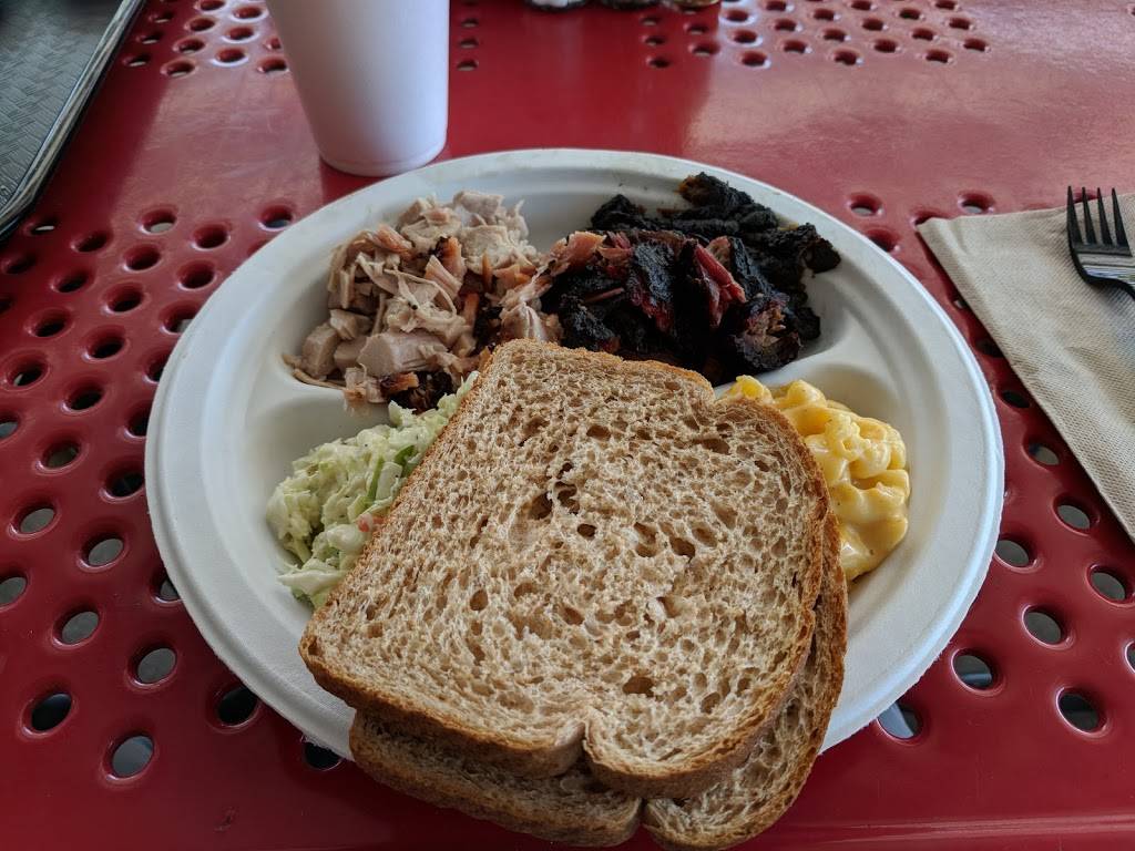 The Fill Station | restaurant | 127 Parking Way St, Lake Jackson, TX 77566, USA | 9792928280 OR +1 979-292-8280