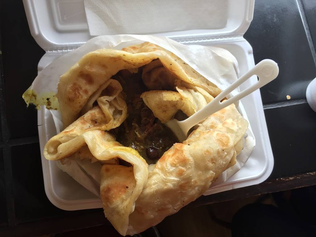 Singhs Roti Shop | restaurant | 692 Columbia Rd, Dorchester, MA 02125, USA | 6172827977 OR +1 617-282-7977