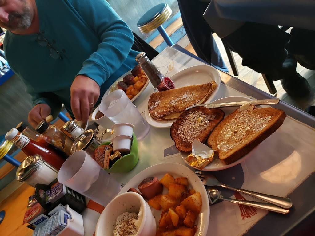 Svea Restaurant | restaurant | 5236 N Clark St, Chicago, IL 60640, USA | 7732757738 OR +1 773-275-7738