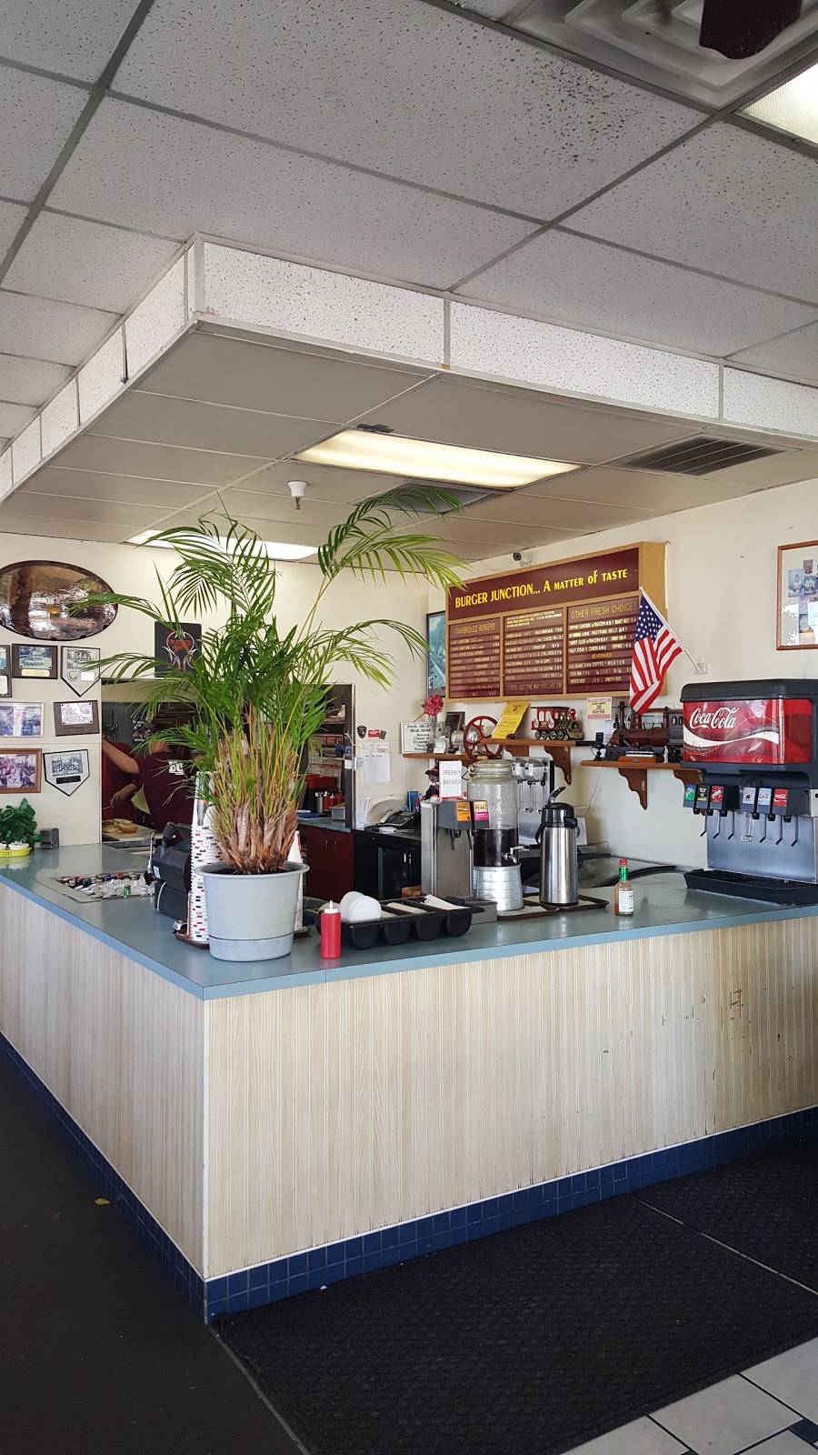 Burger Junction | restaurant | 7900 Florin Rd # 5, Sacramento, CA 95828, USA | 9163934420 OR +1 916-393-4420