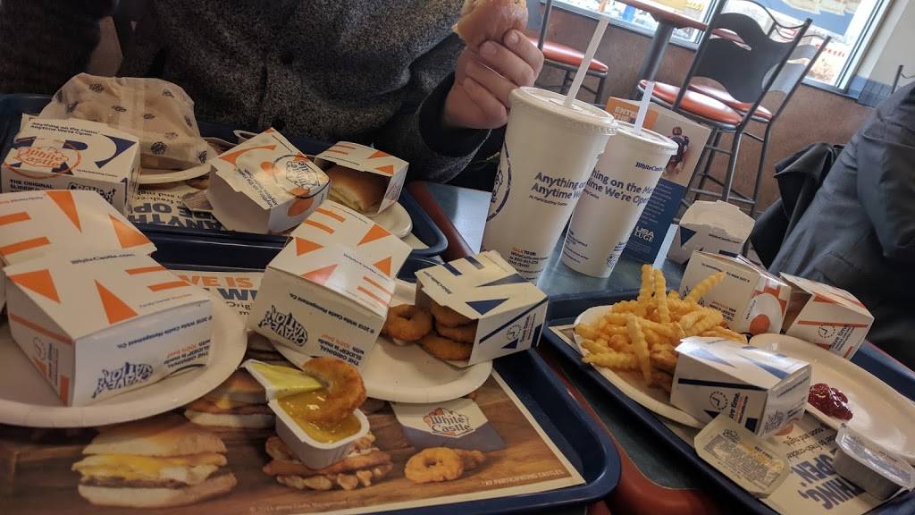 White Castle | restaurant | 1111 Cambridge St, Hopkins, MN 55343, USA | 9529335521 OR +1 952-933-5521