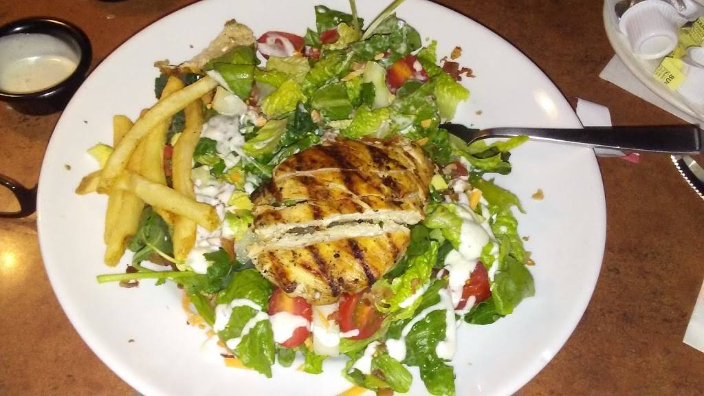 TGI Fridays | restaurant | 10320 Cascade Crossing, Brooklyn, OH 44144, USA | 2162670300 OR +1 216-267-0300