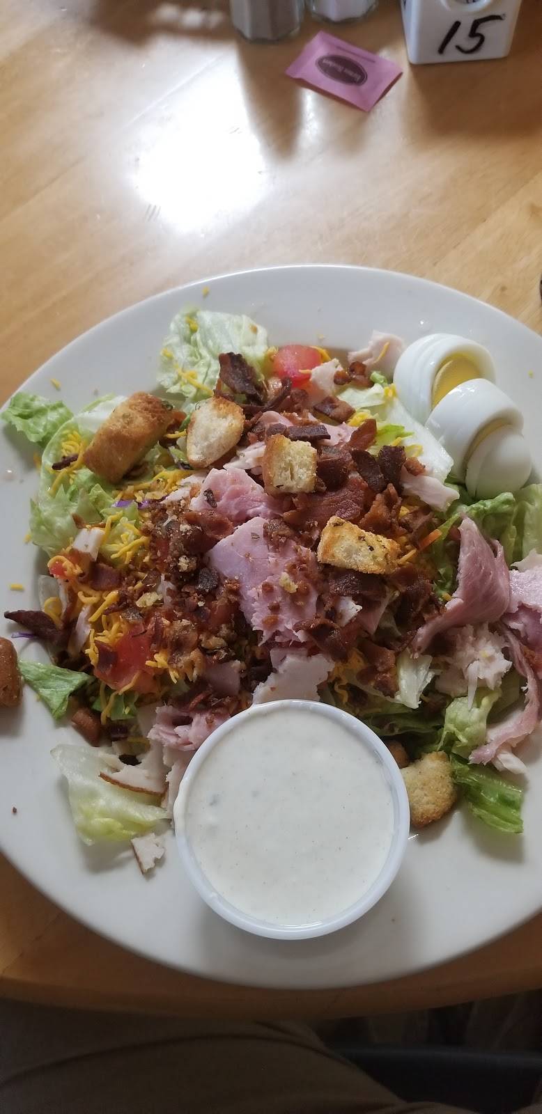 Maedges Restaurant | restaurant | 709 E Main St, Alhambra, IL 62001, USA | 6184886400 OR +1 618-488-6400