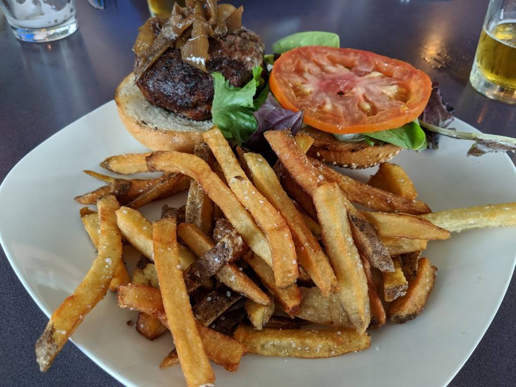 The Boat House Restaurant | restaurant | 2 Johnson St, Winona, MN 55987, USA | 5074746550 OR +1 507-474-6550