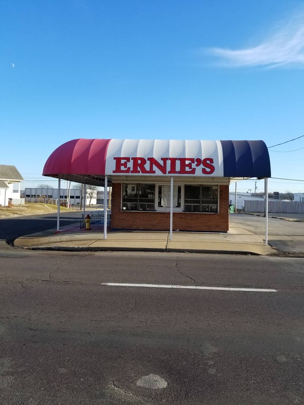 Ernie’s Dairy Dream | restaurant | 2600 SW Jefferson Ave, Peoria, IL 61605, USA | 3096730240 OR +1 309-673-0240